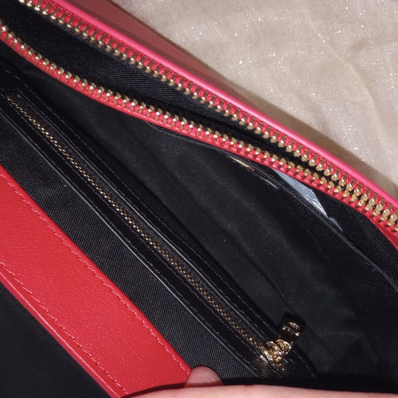 Beautiful Love Moschino Red Heart Chain Bag; W/DustBag; NWT - Picture 6 of 13